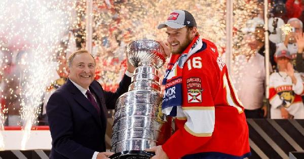 Игорь Кравчук: «Флорида» полностью заслужила Кубок Стэнли, Бобровский – приз самого ценного» Игорь Кравчук: «Флорида» полностью заслужила Кубок Стэнли, Бобровский – приз самого ценного»