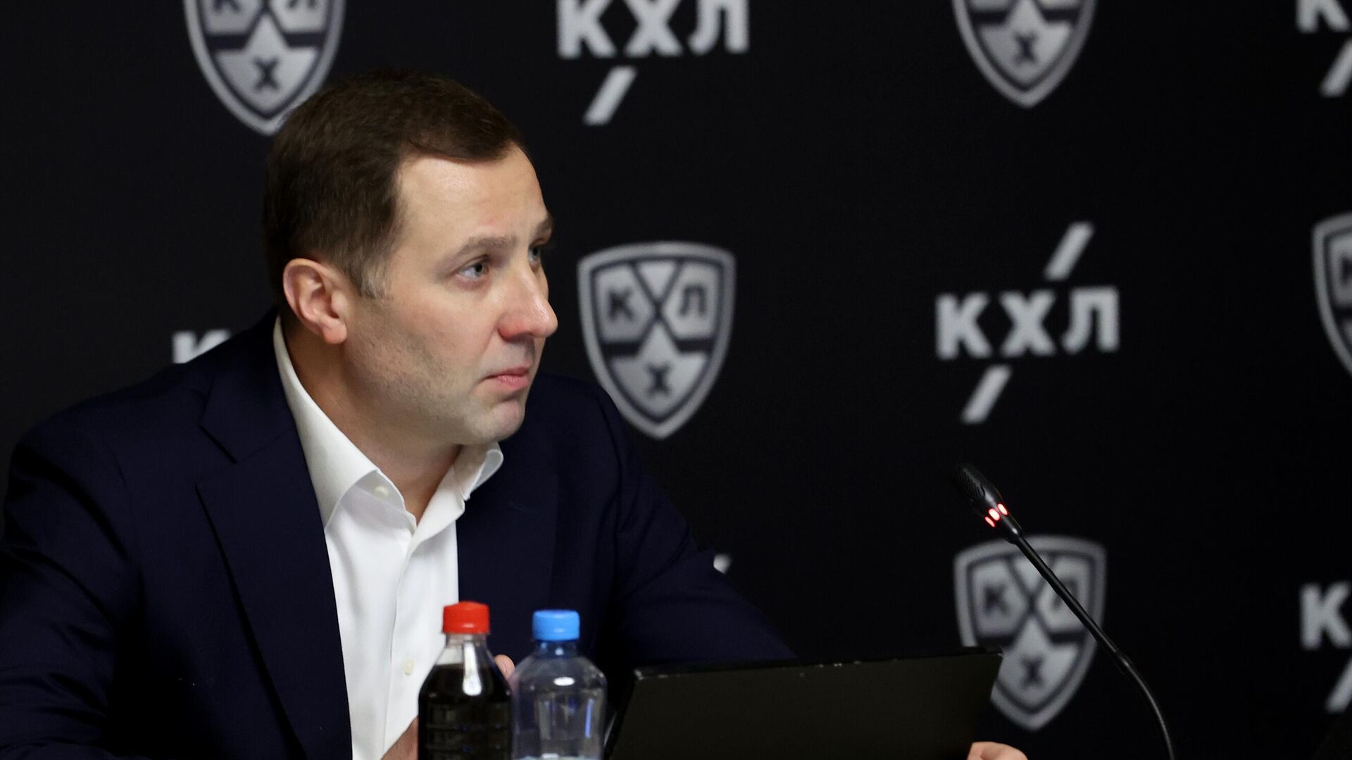 Юрий Карандин: «Печально, что президента КХЛ все время подставляют с лимитом на легионеров» Юрий Карандин: «Печально, что президента КХЛ все время подставляют с лимитом на легионеров»